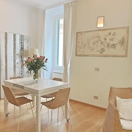 Via Giulia / Historic Center Of Apartment *