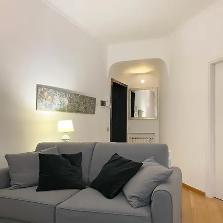Via Giulia / Historic Center Of Apartment *